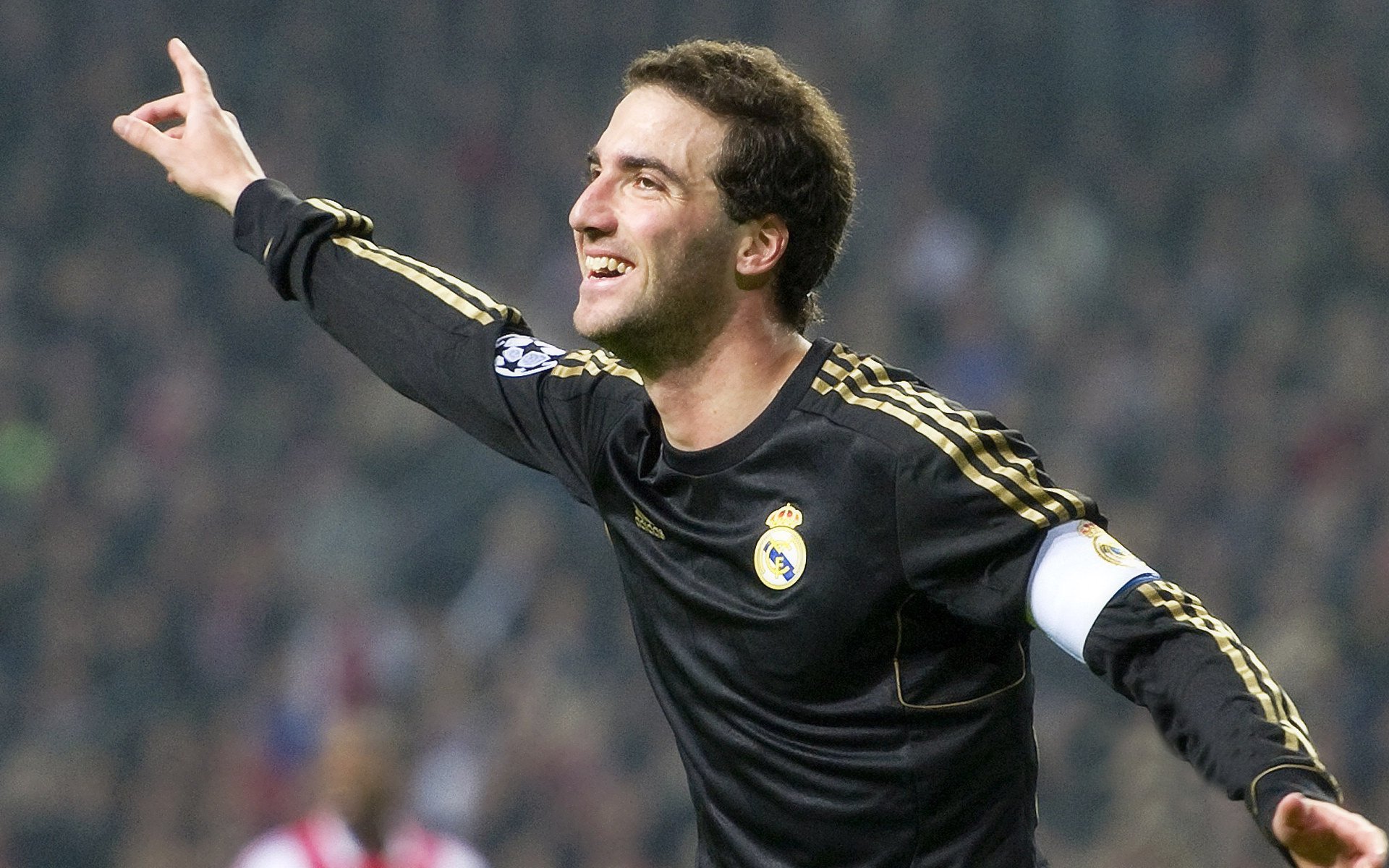 kaiyun官方-梅西场边咆哮，波尔图水瓶横飞—记一场欧冠比赛的情绪风暴，梅西场边咆哮，波尔图水瓶横飞—记一场欧冠比赛的情绪风暴